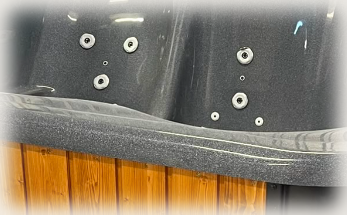 Quadro Max 245 – Großer eckiger Hot Tub mit Luxus-Liegefläche (1.900 l)