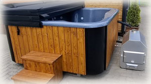 Quadro Max 245 – Großer eckiger Hot Tub mit Luxus-Liegefläche (1.900 l)