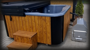 Quadro Max 245 – Großer eckiger Hot Tub mit Luxus-Liegefläche (1.900 l)