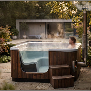 polarsauna shop Mark Wandlitz Hot Tub mit Opal-Wanne, Thermoholz-Verkleidung und Edelstahlofen im Garten