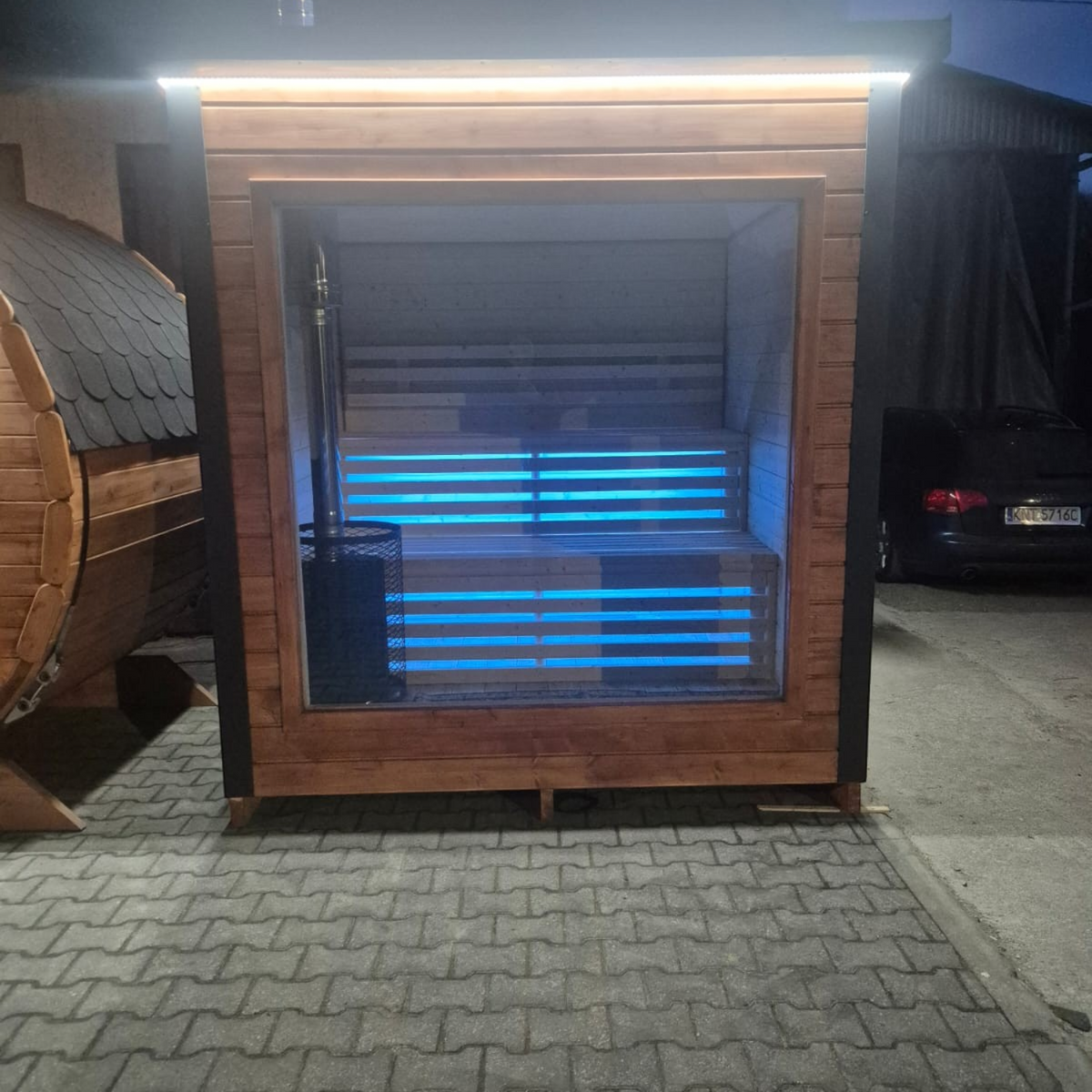 polarsauna shop Saunahaus Highline M mit Panoramafenster, LED-Beleuchtung und Saunaofen in moderner Holzbauweise